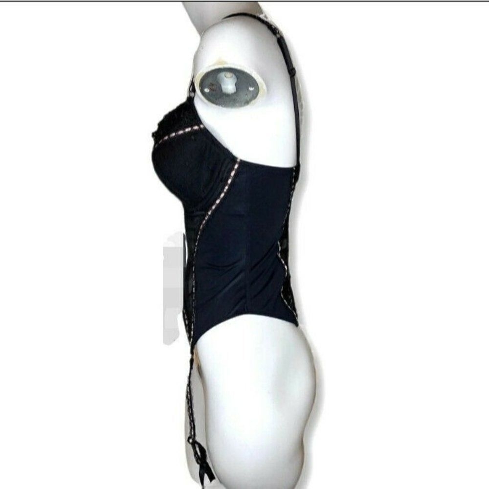 Jezebel bustier lingerie 36D white / Pink/ BLACK lace Ruffle Garter - Picture 4 of 6